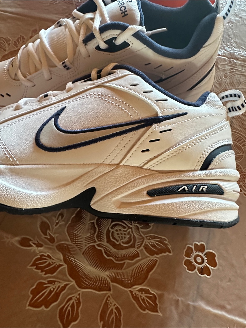 Nike Air Monarch IV sneakers size 9.5 - White / Metallic Silver NWT - Picture 8 of 9